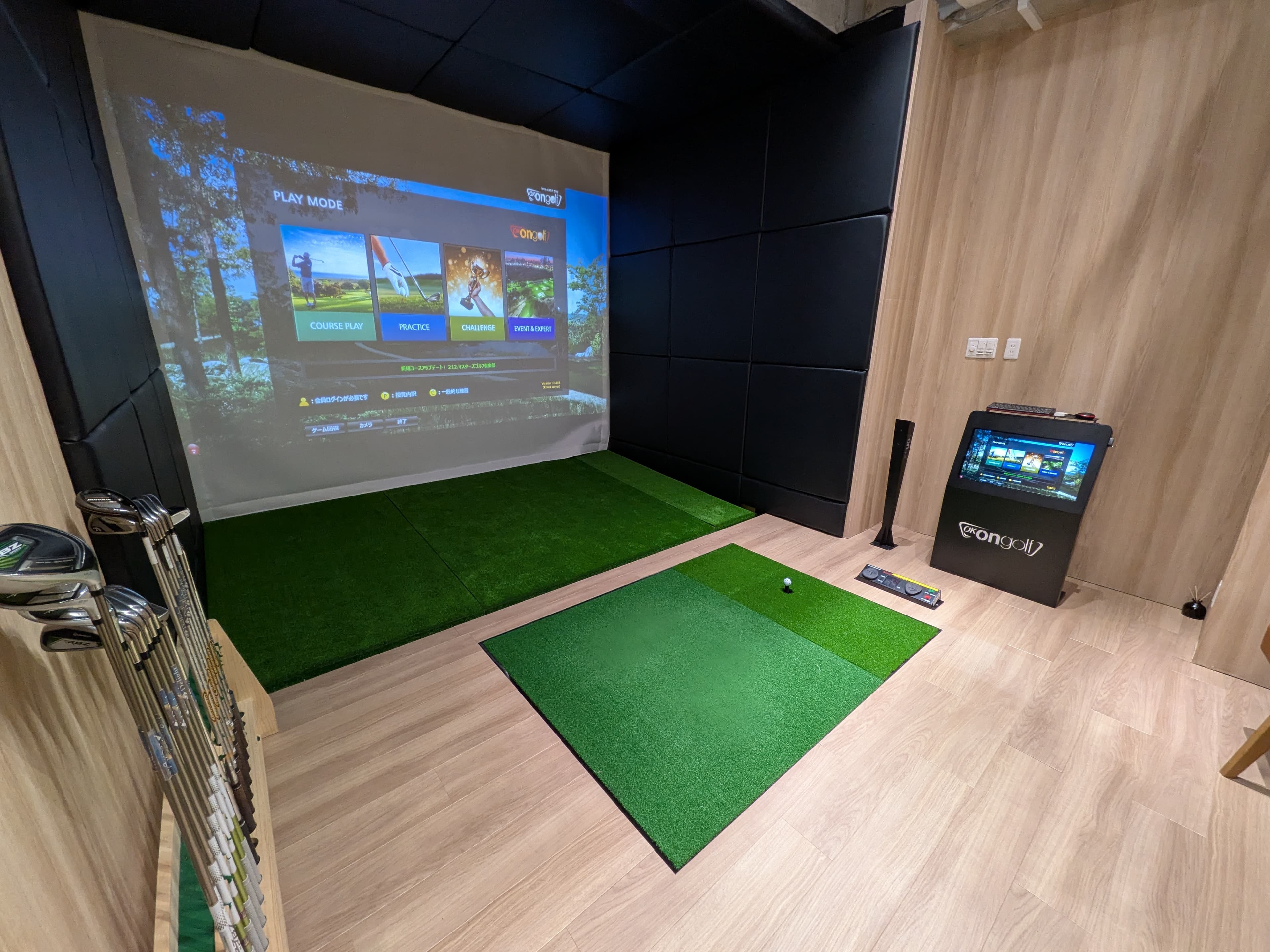 RIS GOLF STUDIO東陽町店の完全個室インドアゴルフ打席