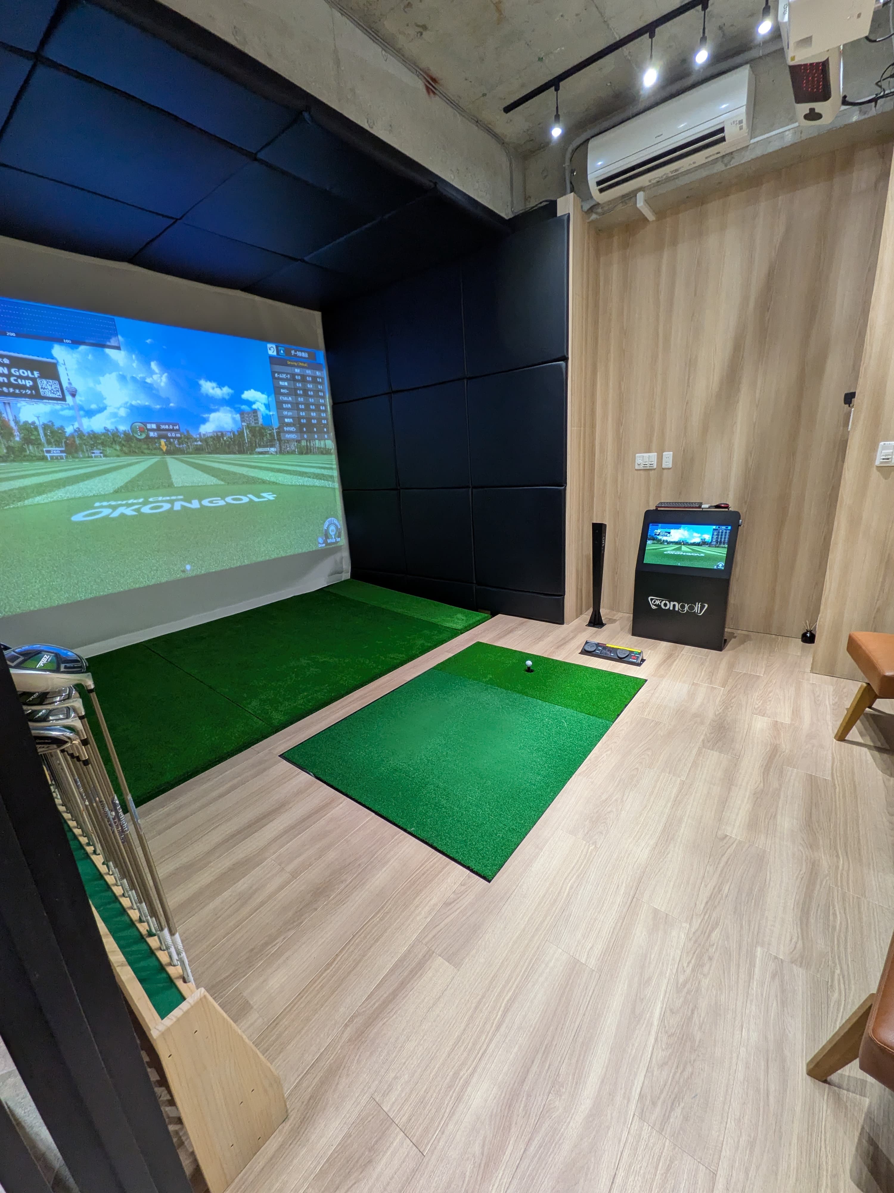 RIS GOLF STUDIO東陽町店の完全個室インドアゴルフ打席